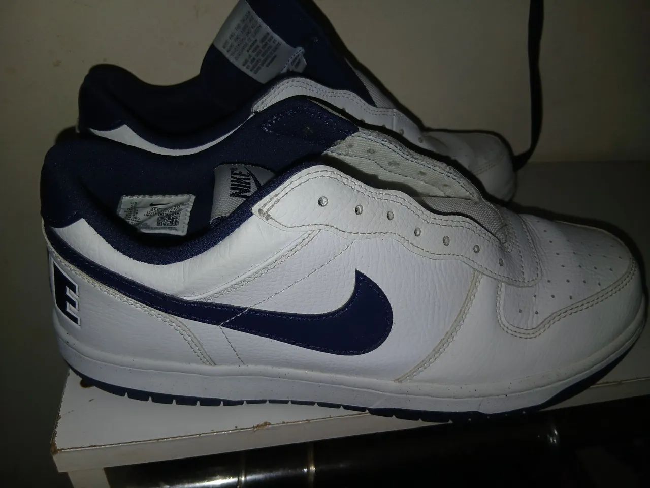 Dois pares de tênis nike - Foto 4