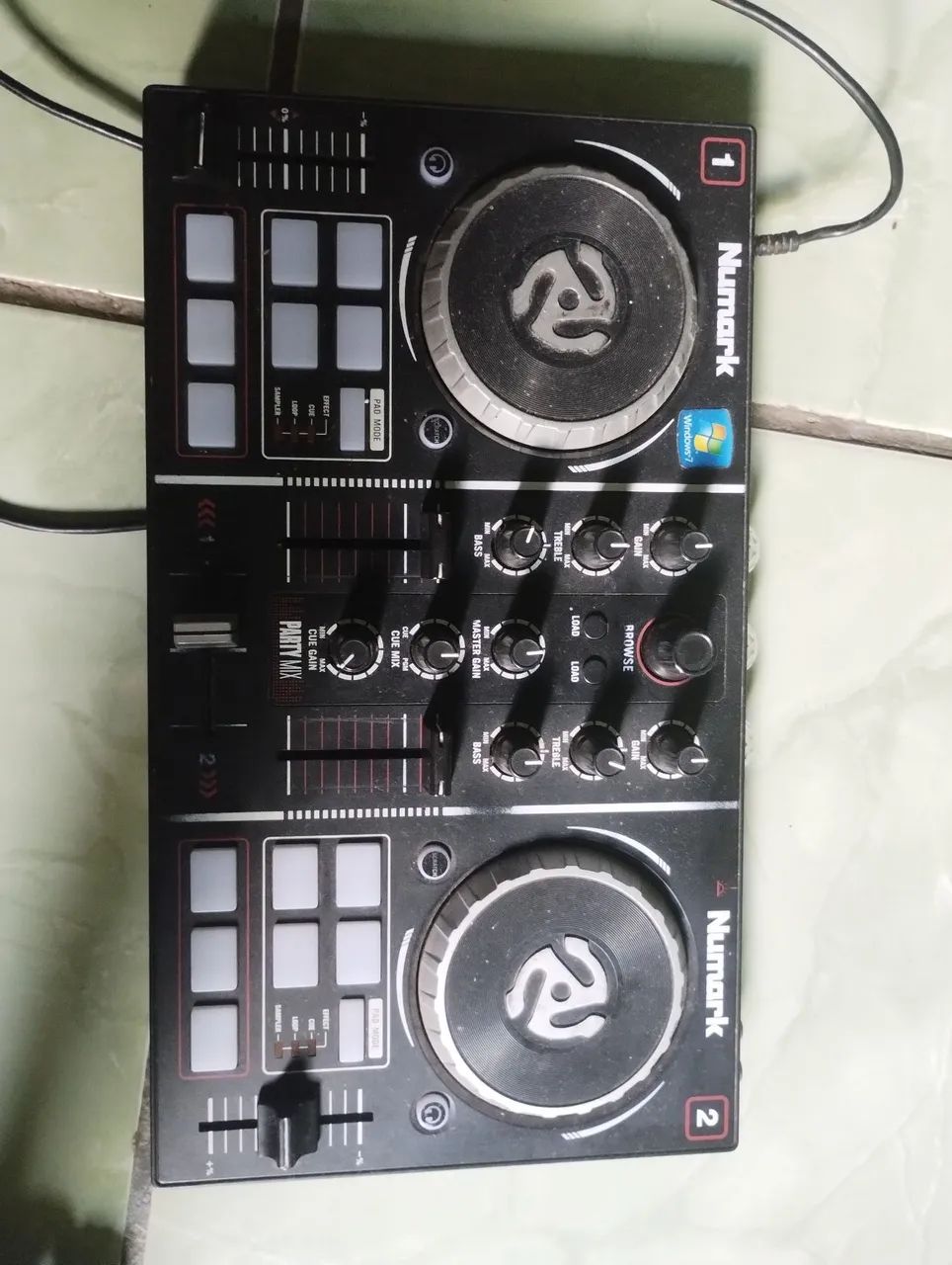 Controladora numark party mix