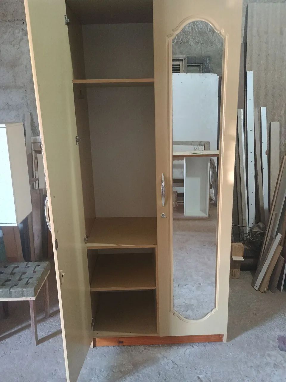 Guarda roupa de solteiro com espelho. - Foto 3