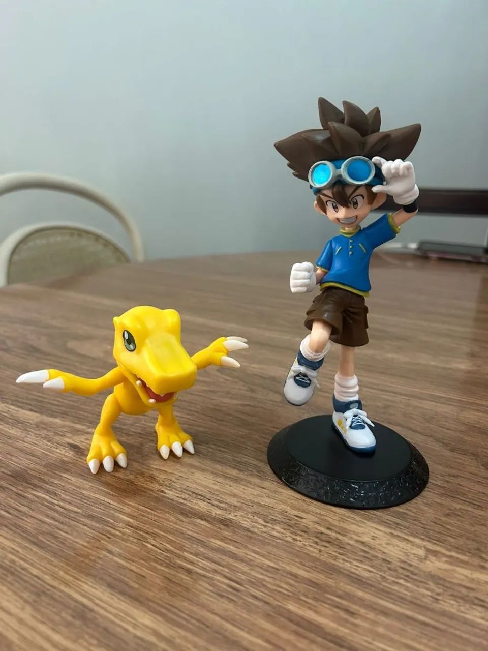 Action figure tay e agumon digimon