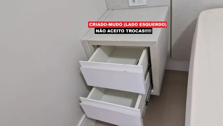 Par de criados-mudos suspensos pequenos (40cm x 40cm x 40cm) - duas gavetas