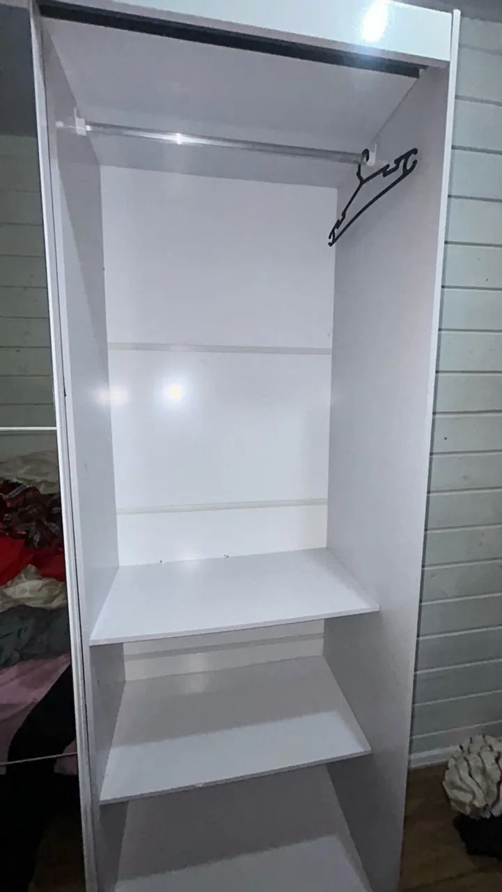 Guarda-Roupa Branco com Portas de Correr e Espelho - Foto 2