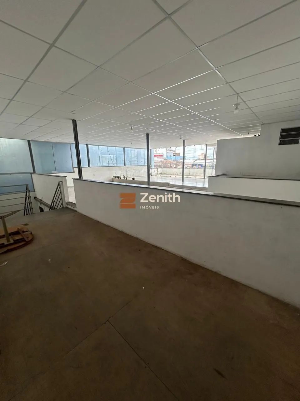 PREDIO NO CENTRO COM PONTO COMERCIAL E MAIS DOIS PAVIMENTOS - Foto 2