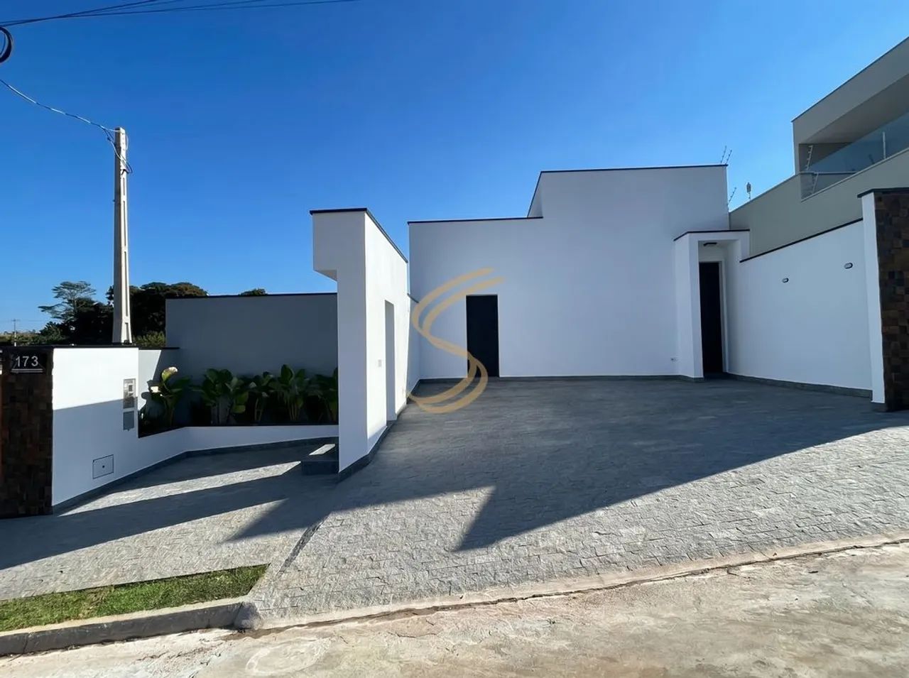 Casa Nova de Alto Padrão com Vista Privilegiada para a Cidade