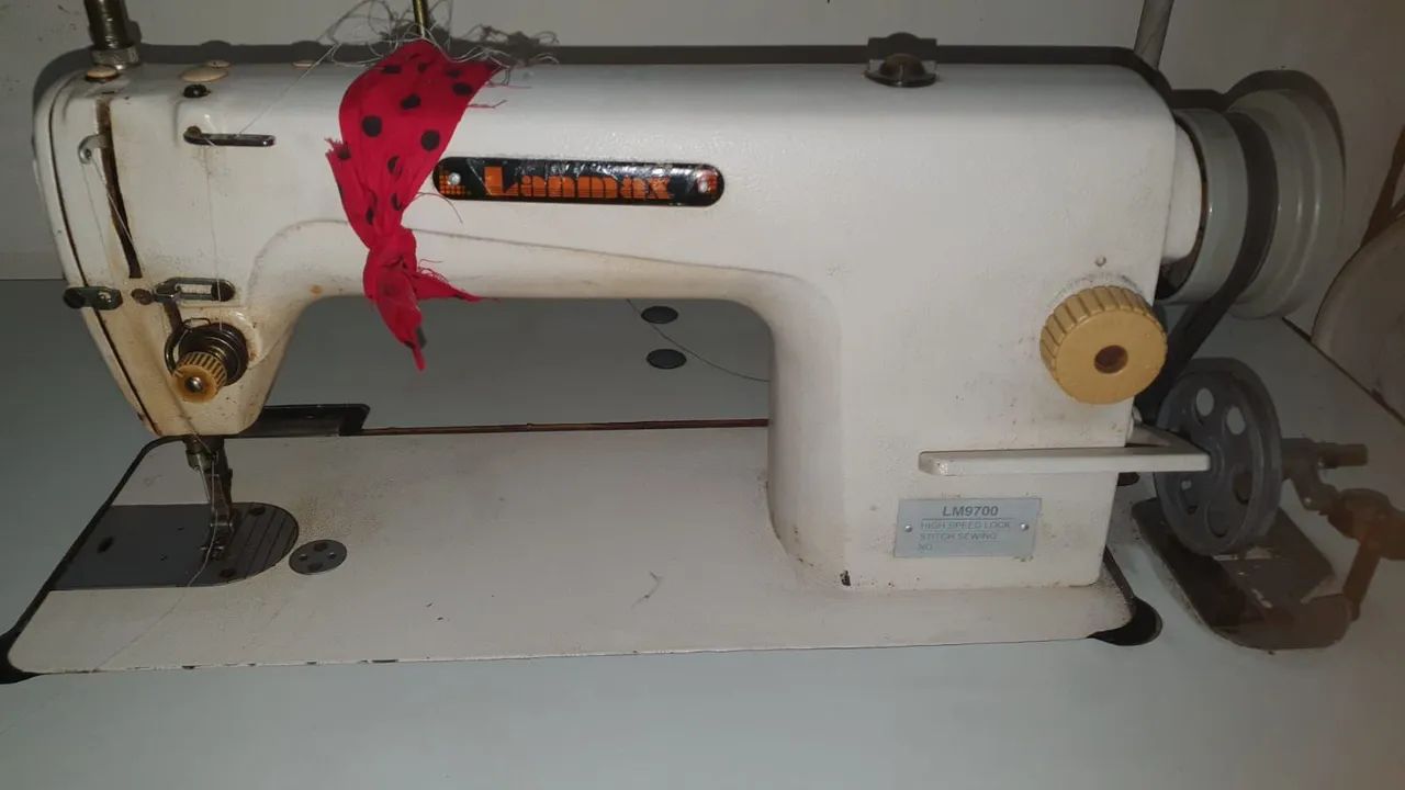 Maquina industrial com mesa