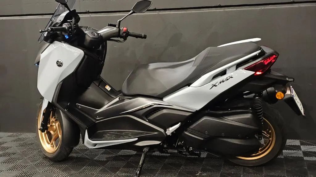 XMAX 300 CONNECTED  - Foto 5