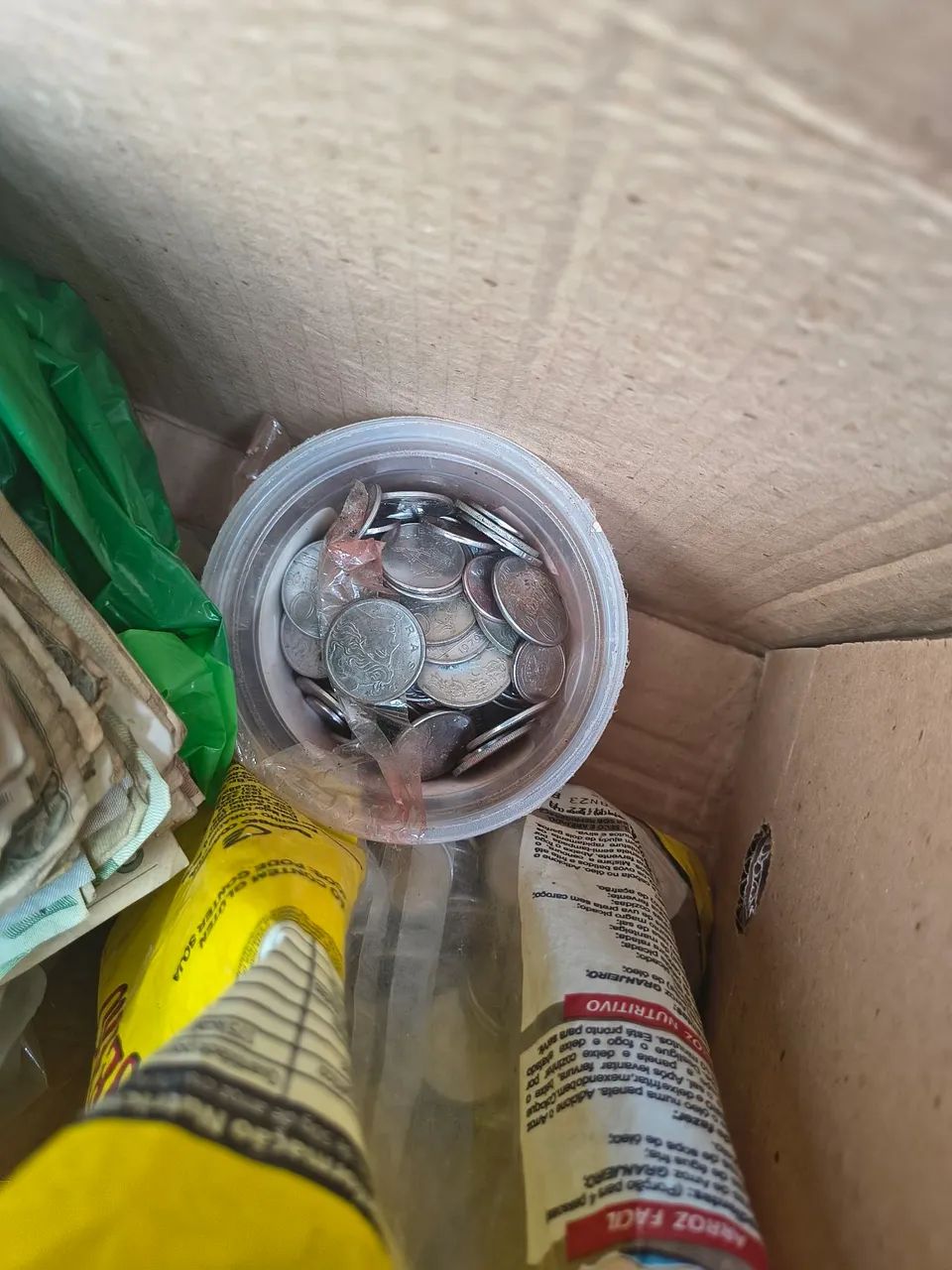 Cédulas e moedas antigas
