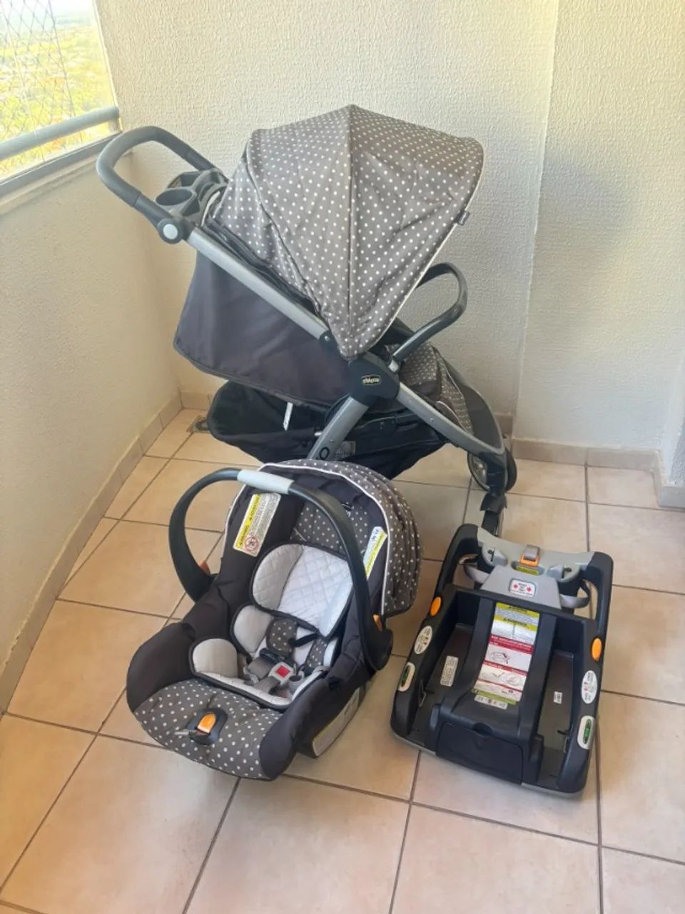 Carrinho de bebê Chicco Bravo Trio Travel System