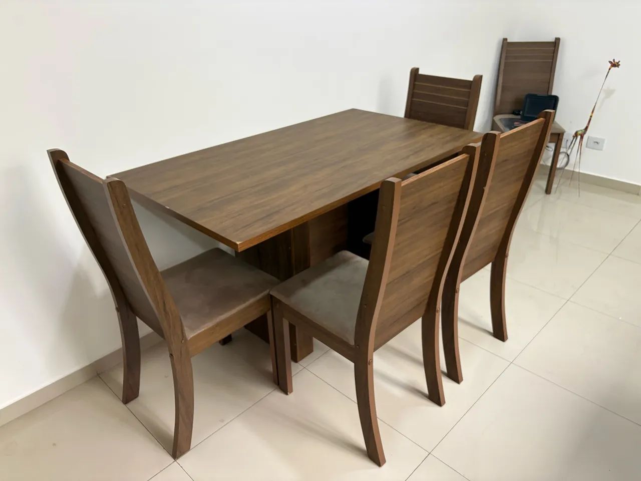 CONJUNTO DE MESA DE JANTAR COM 6 CADEIRAS