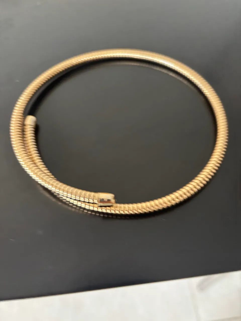 Colar dourado - Elegância e Sofisticação