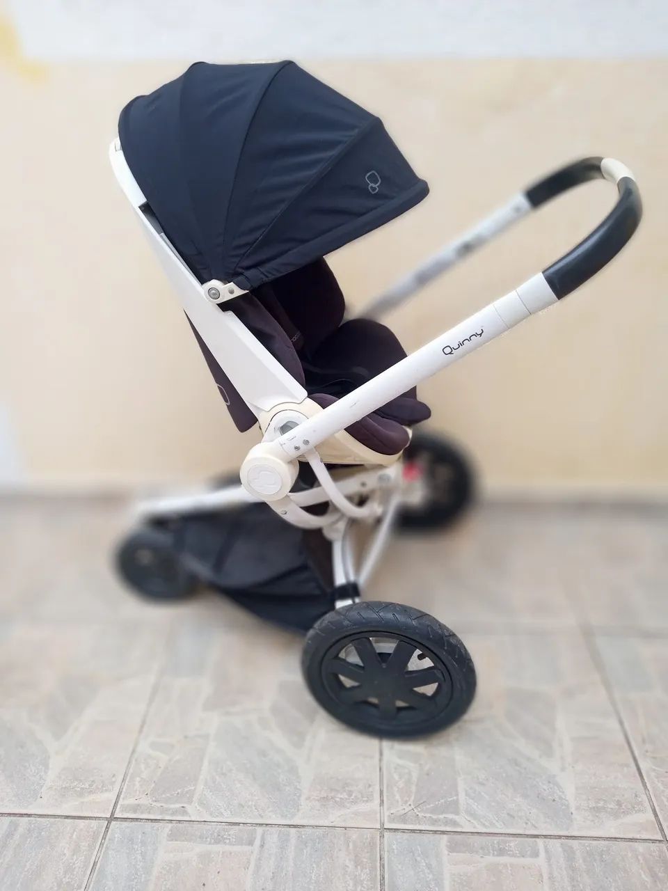 Vendo carrinho de bebê Quinny com Moisés - Foto 3