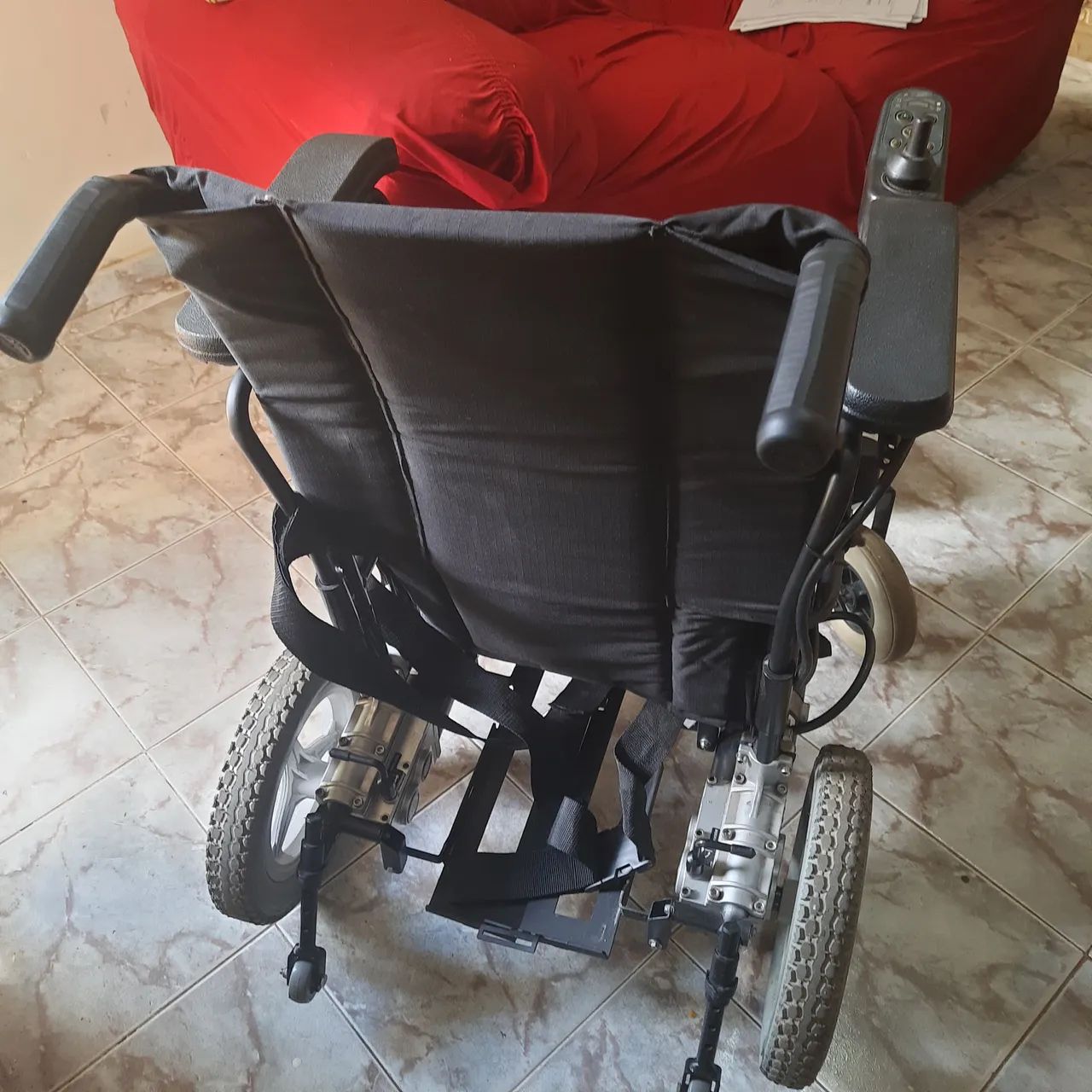 Cadeira de rodas elétrica seminova - Foto 4
