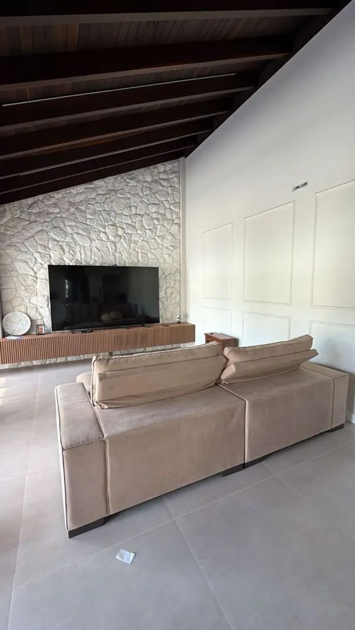 Sofá com Chaise Bege 4 Lugares - Confortável e Espaçoso - Foto 2