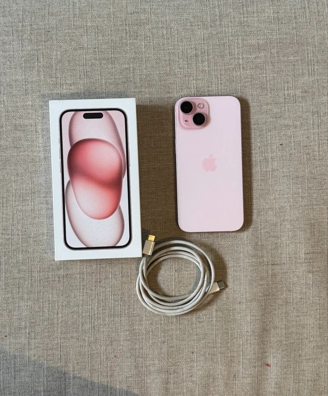 iPhone 15 usado em perfeito estado, com cabo e caixa 