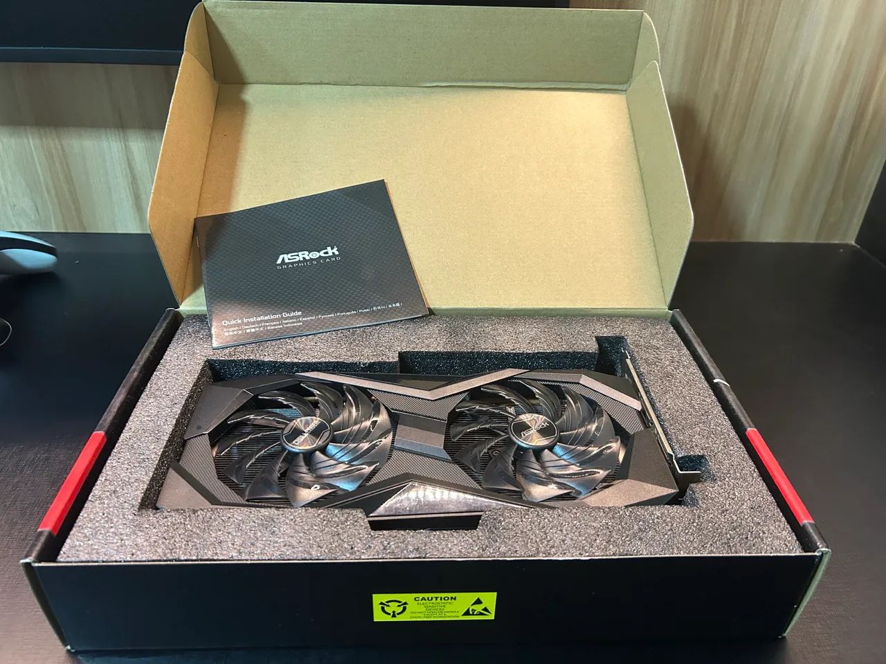 Placa de Vídeo RX 6600 ASRock Challenger 8GB COM DEFEITO