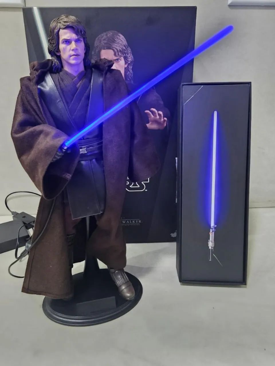 Anakin hot toys + Sabre de luz LED - Foto 5