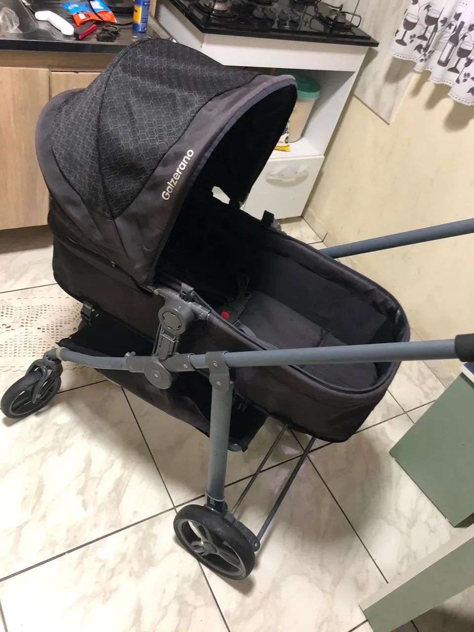 Carrinho de bebê e bebê conforto 