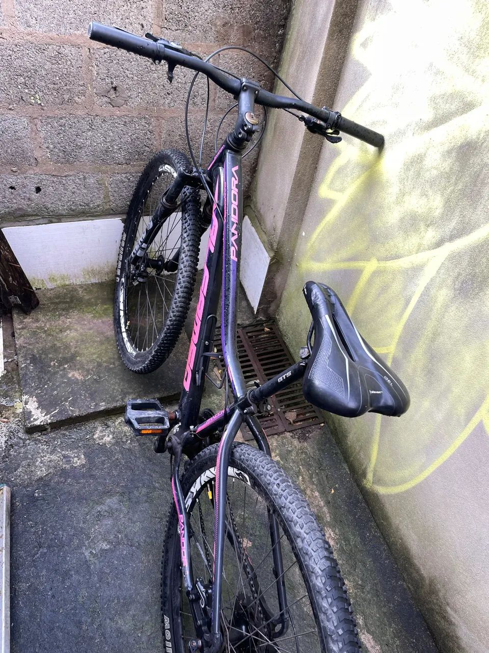 Bicicleta Pandora Usada | Preta e Rosa - Foto 3