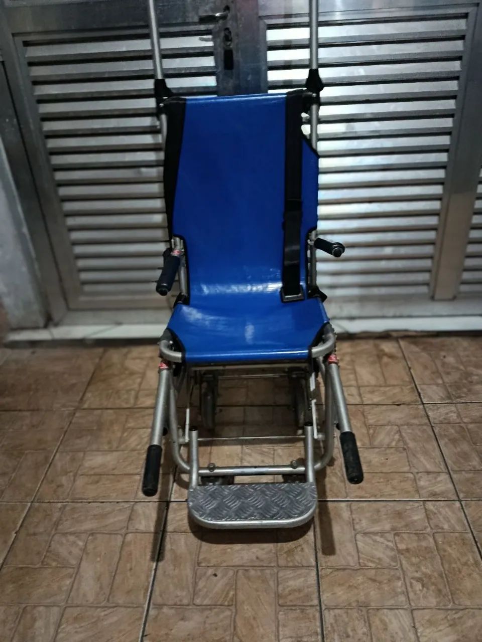 Cadeira escaladora subir e descer escadas - Foto 4