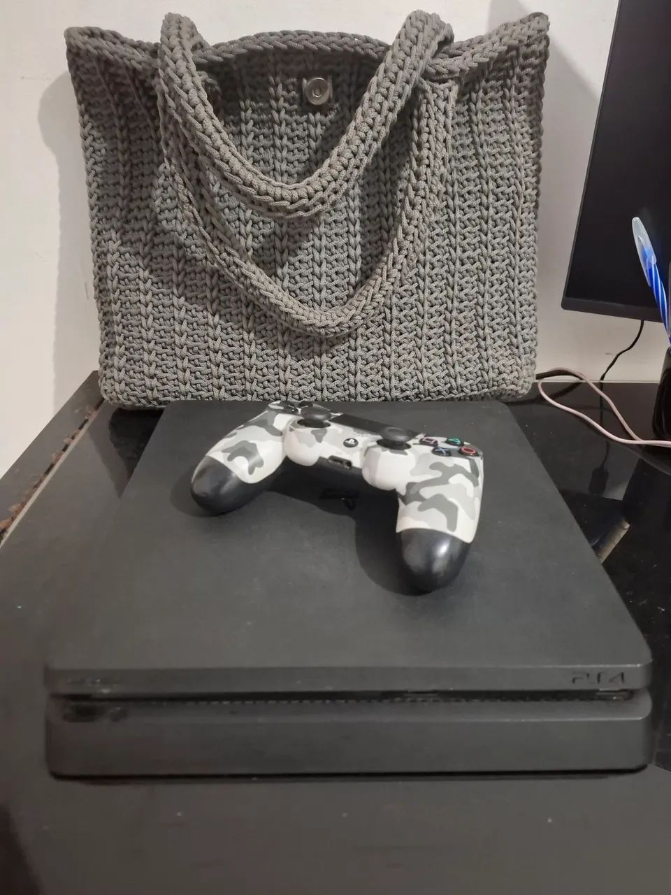 PlayStation 4 Slim - 1TB - Controle e jogos