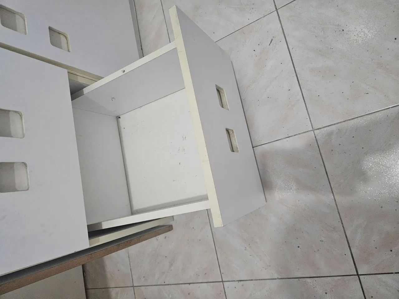Mesa em L para Escritório com Armário e Gaveteiro - Foto 4