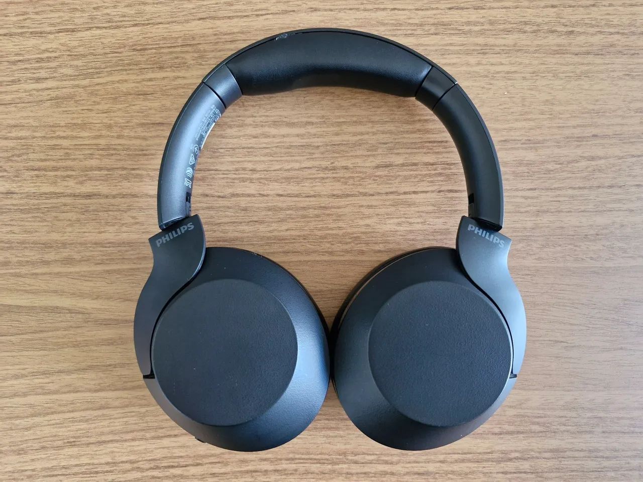 Fone de ouvido bluetooth Hi-Res Philips PH802 na caixa