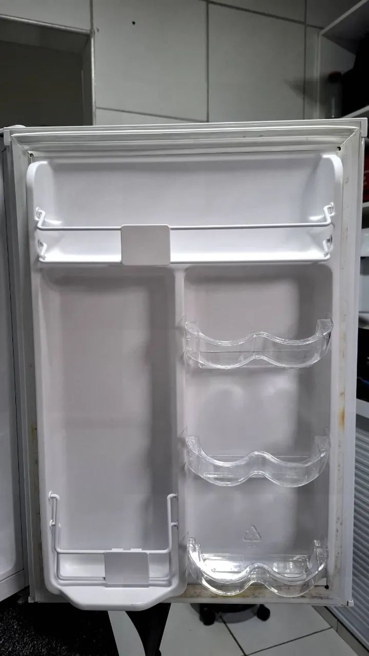 Frigobar semi novo 76L - Foto 4