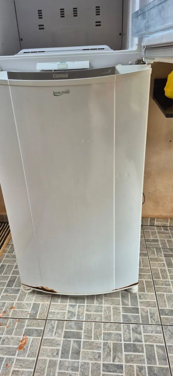 Geladeira semi nova 402 L 