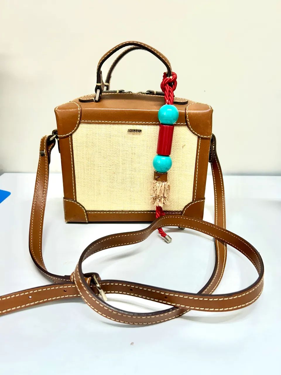 Bolsa Arezzo em couro legítimo 