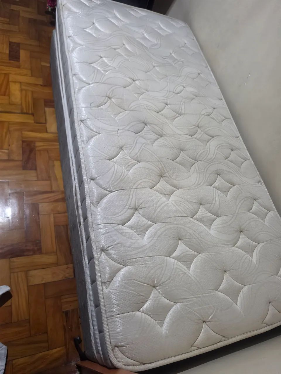 Colchão solteiro com box. 3 meses de uso  BF Colchão com box. Memsa qualidade do Castor