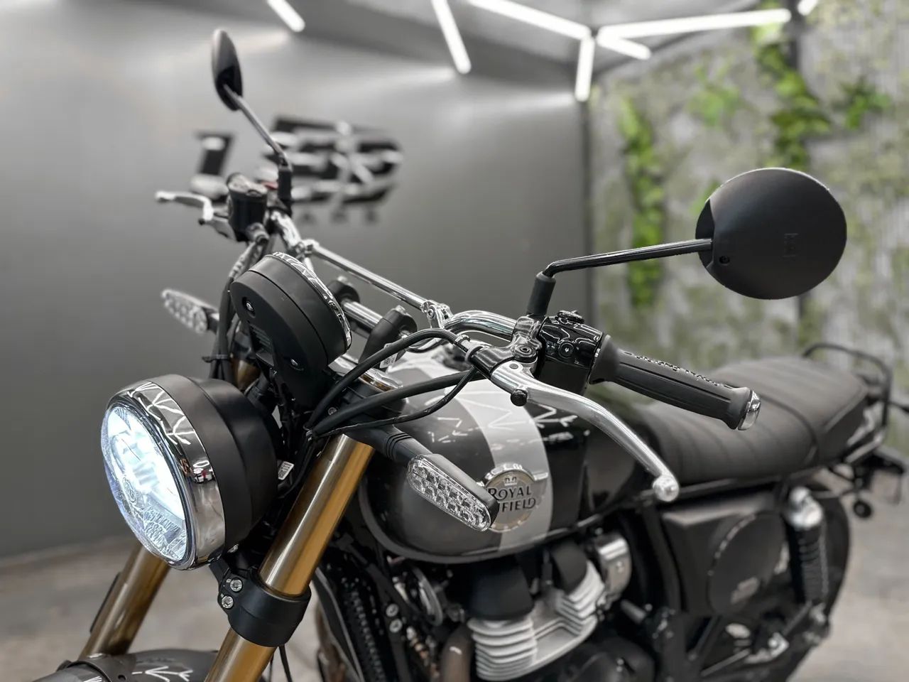 Royal Enfield Interceptor Bear 650 Custom  - Foto 4