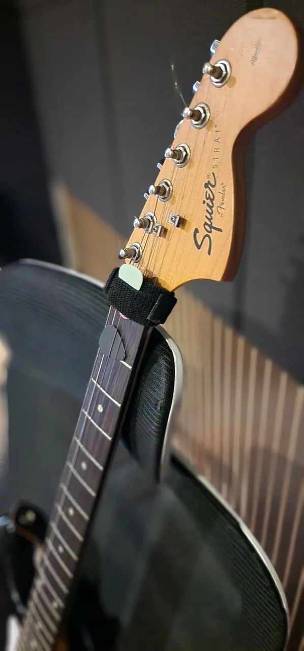 Guitarra Squier affinit modificada 