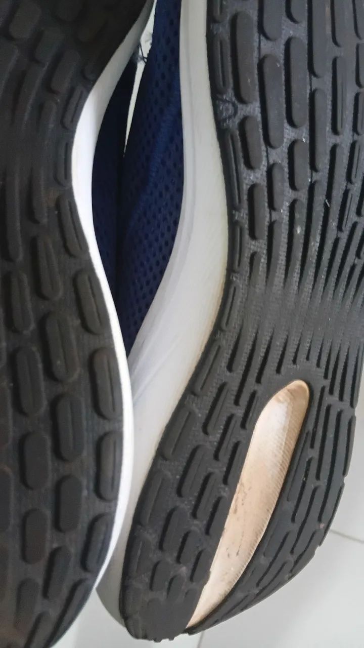 Tênis Adidas tamanho 40 - Foto 3