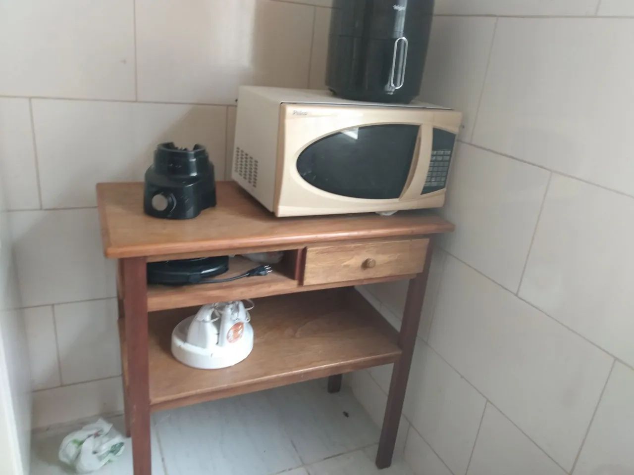 Vendo mesinha de madeira apropriada para cozinha ou sala  - Foto 2