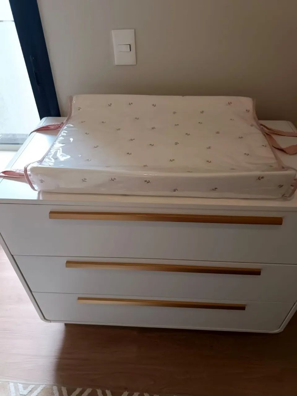 Conjunto completo - berço evolutivo Wave Divicar + cômoda + trocador + colchões + lençóis  - Foto 6