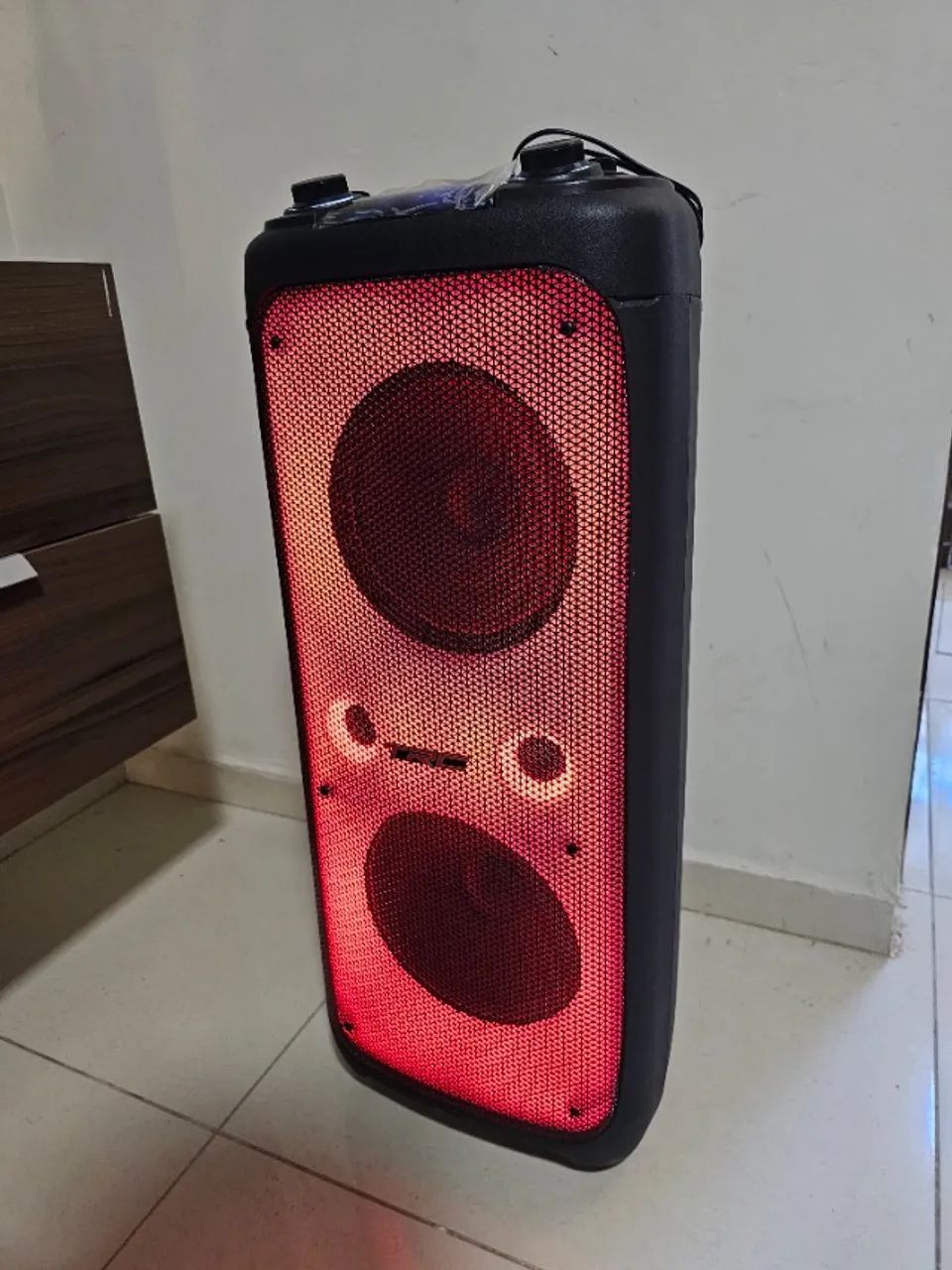 Caixa de Som Amplificadora/TRC - 1700W - Aparelhos de Som - Santo