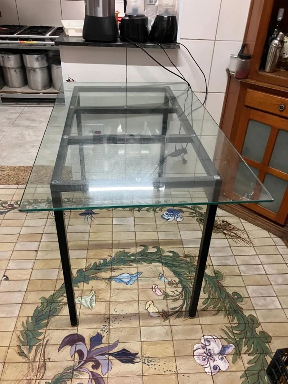 mesa com tampo de vidro blinde e pé de metalon   - Foto 3