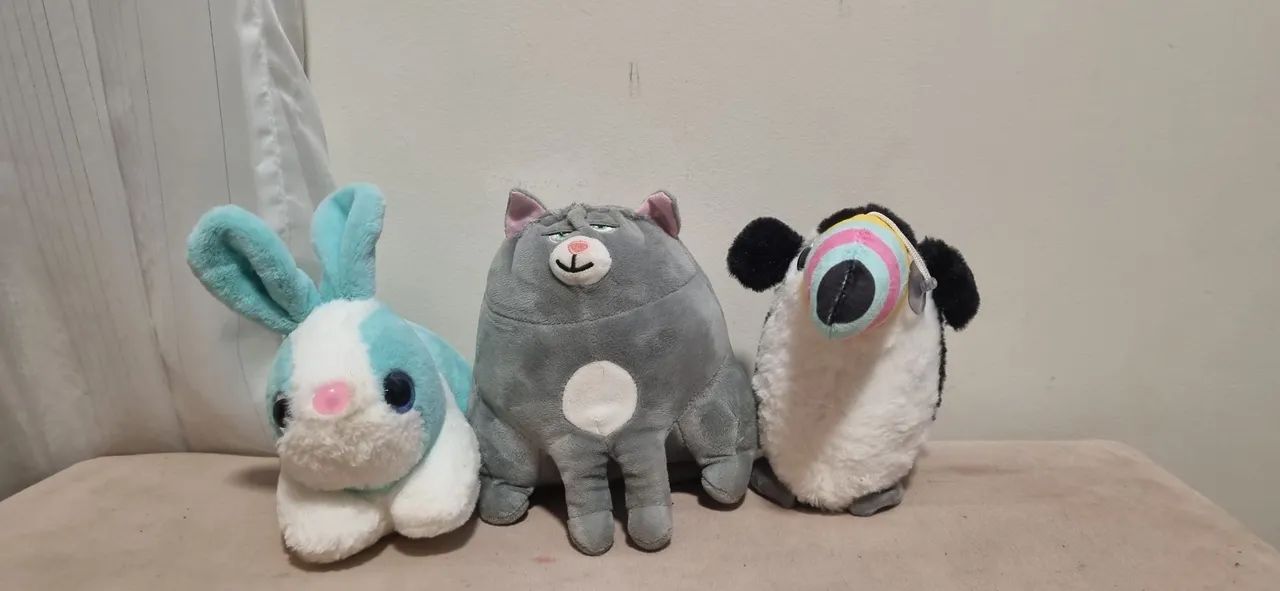 Três bichos de pelúcia 
