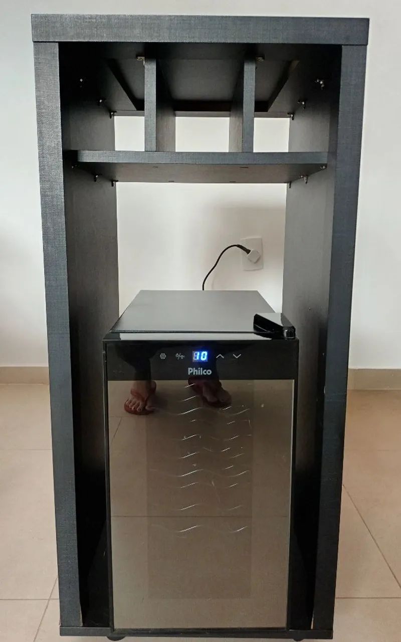 ADEGUEIRA BANCADA COM RODINHAS