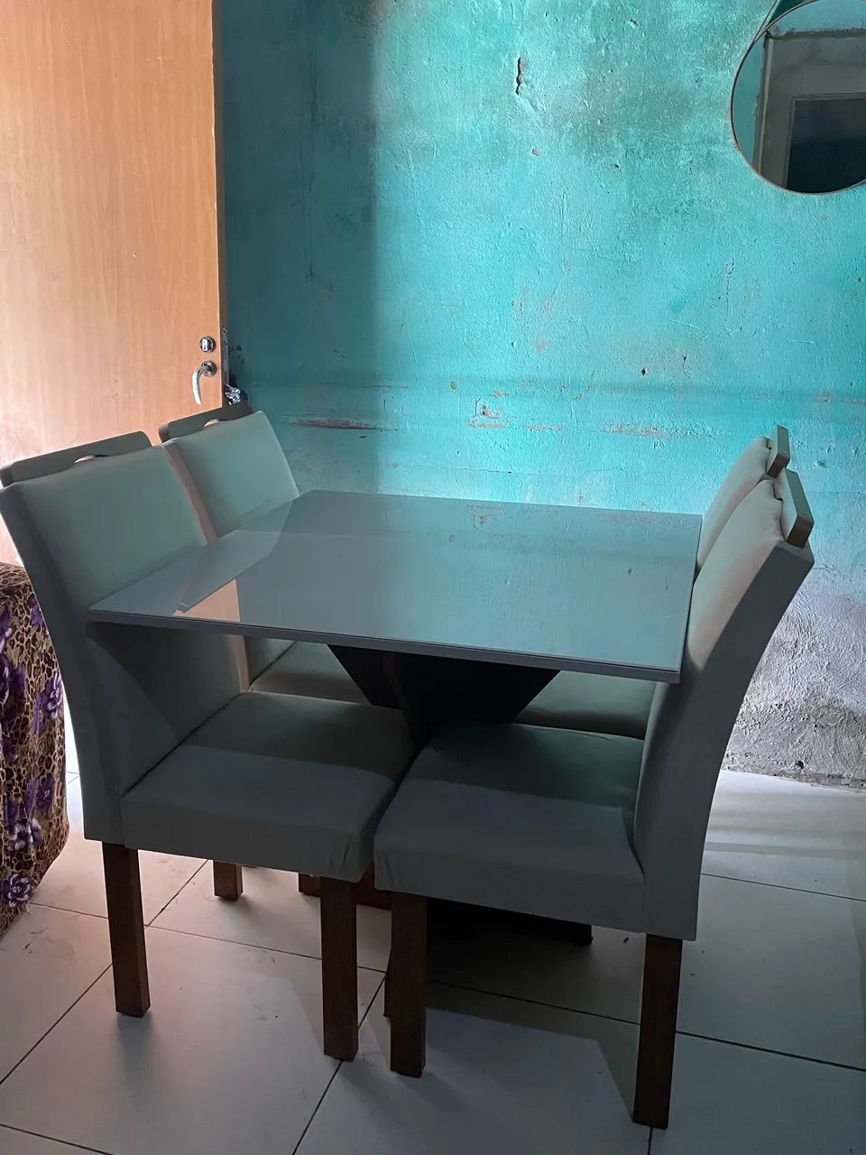 Mesa 4 cadeiras com tampo de vidro 