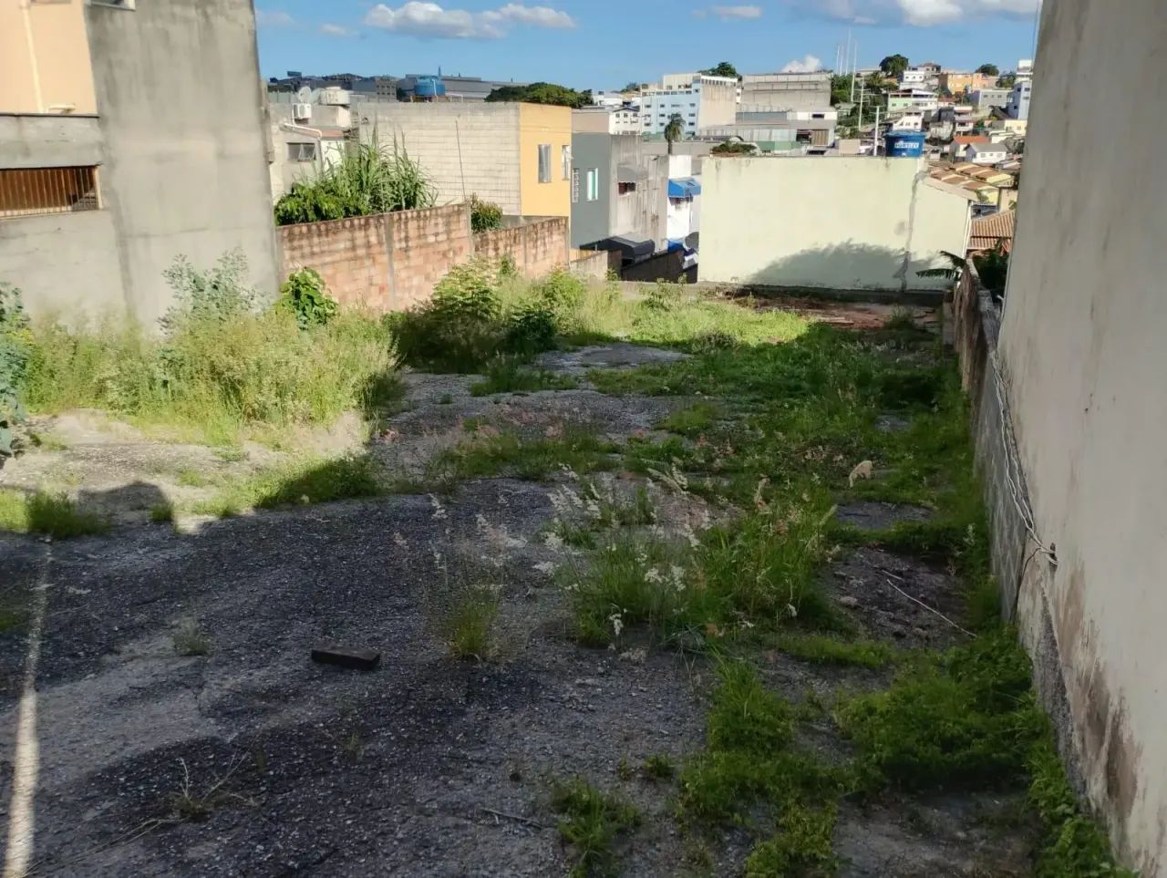 Lote a venda com 360m² próximo da Drogaria Araújo no Bairro Vila Paris, com fácil acesso a - Foto 5