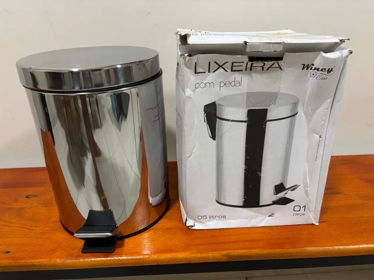 Lixeira inox 5 litros com pequena avaria  - Foto 3