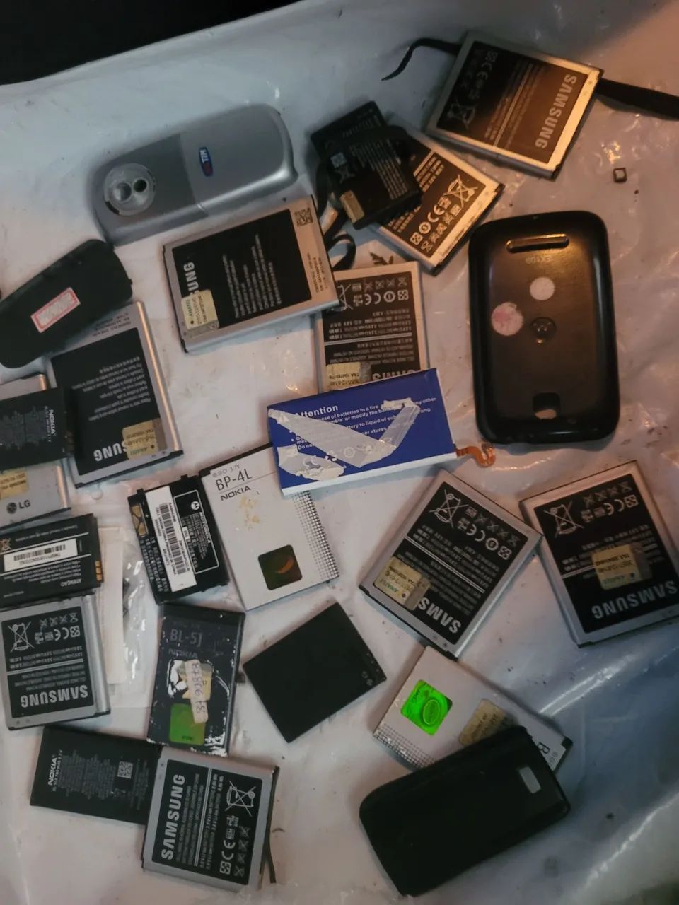 Lote 3 colecao celular antigo pecas boa parte funciona brinde 50 baterias mistas - Foto 3