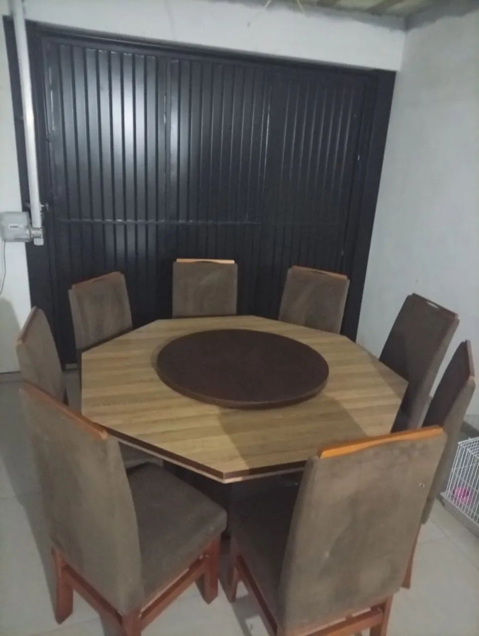 Mesa com 8 cadeiras madeira  - Foto 2