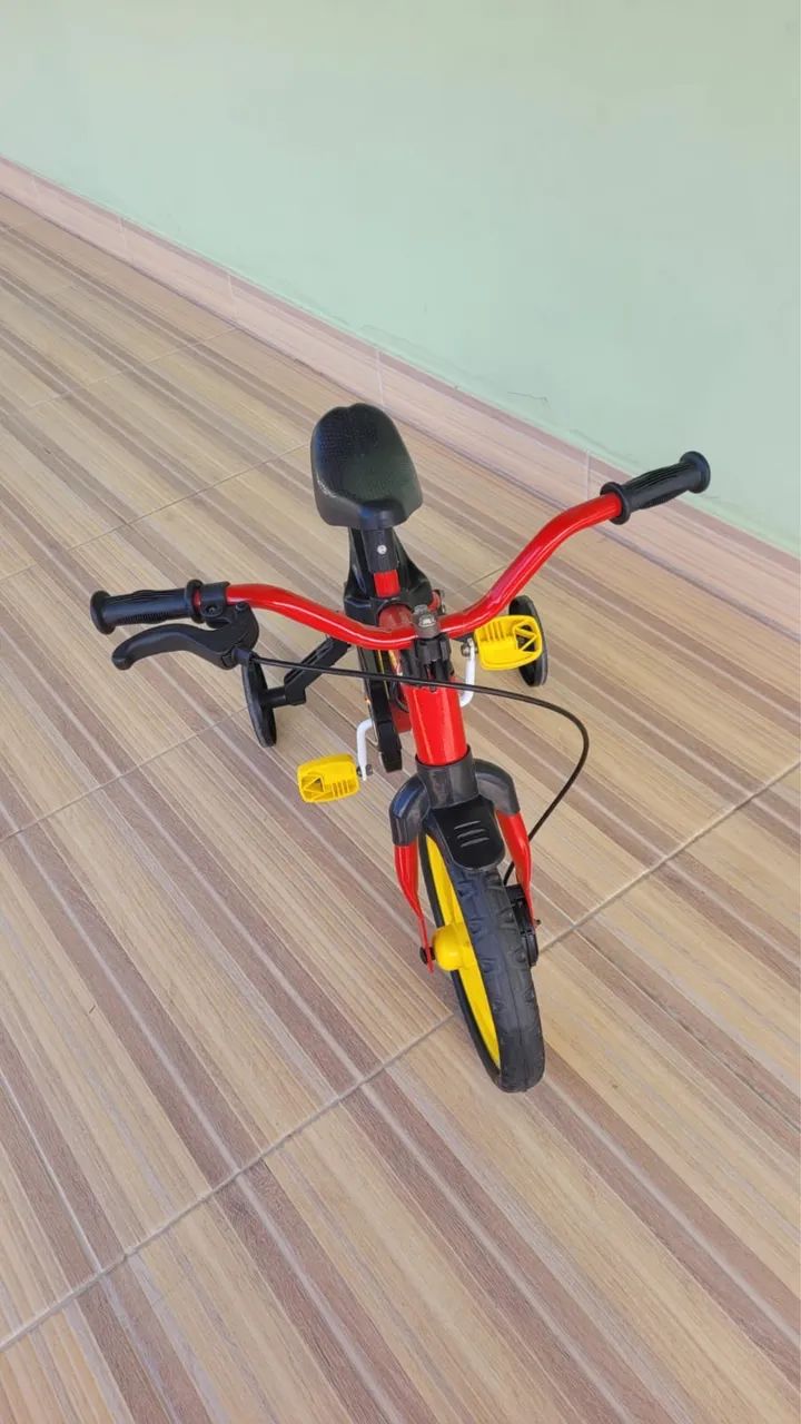 Bicicleta infantil do Mickey