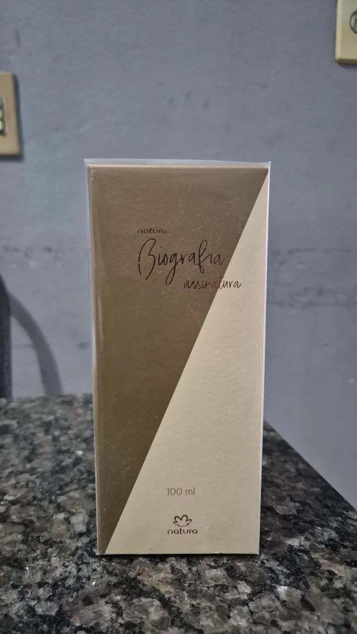 Perfume, biografia assinatura, feminino