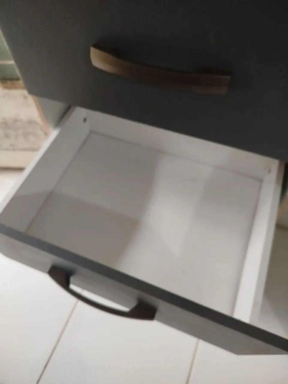 Cômoda com 4 gavetas.  - Foto 4