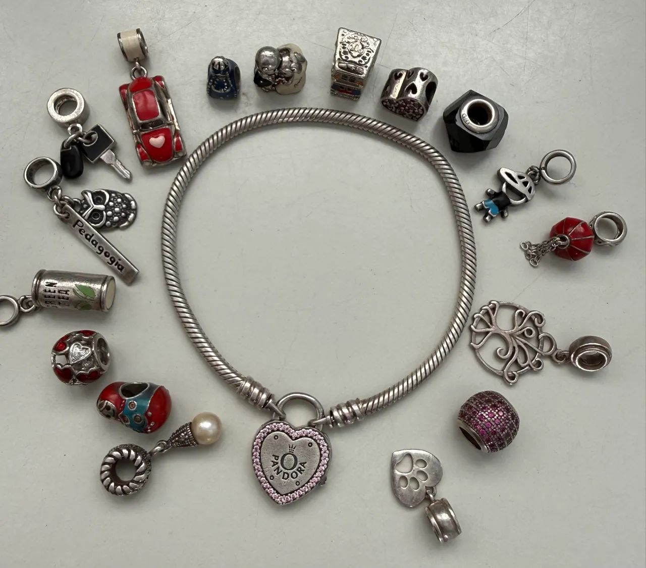Pulseira PANDORA original com berloques VIVARA/ PANDORA. - Foto 4