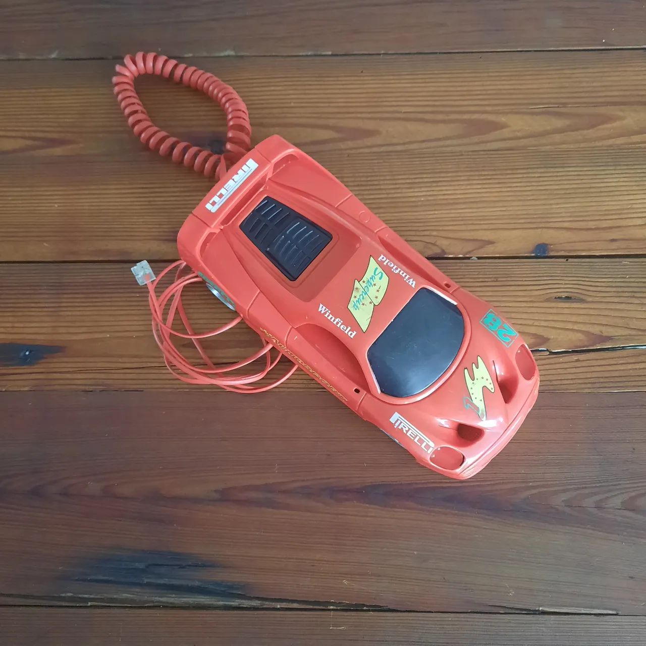 Telefone em formato de carro 