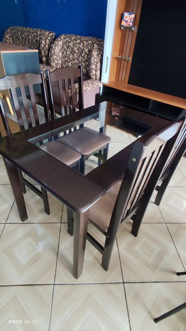 Mesa de Madeira com 4 Cadeiras - Foto 3